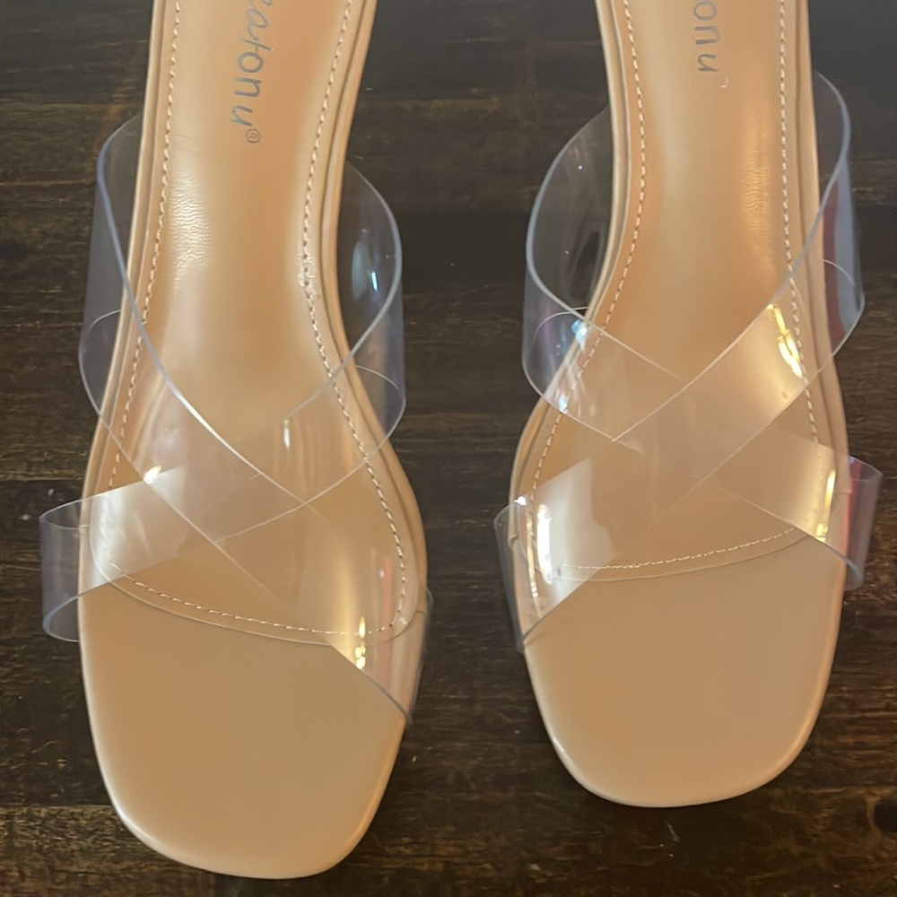 NWT Greatonu Heels - Picture 5 of 6